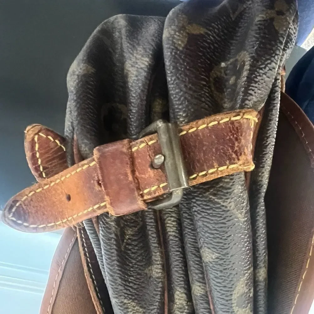 AUTH LOUIS VUITTON MONOGRAM SAUMUR 30 CROSSBODYBAG